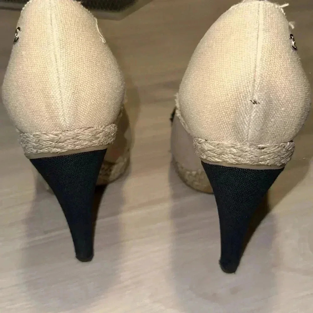 CHANEL SZ 9 1/2 Beige / Black Bootie heels shoes - Picture 7 of 11